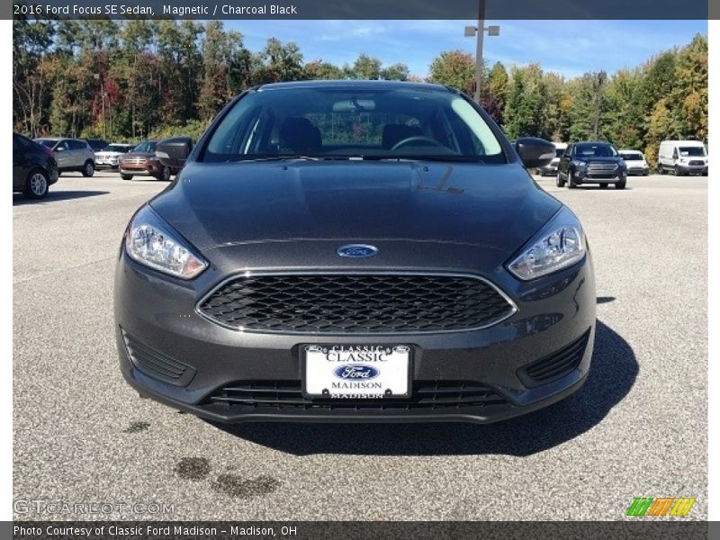 Magnetic / Charcoal Black 2016 Ford Focus SE Sedan