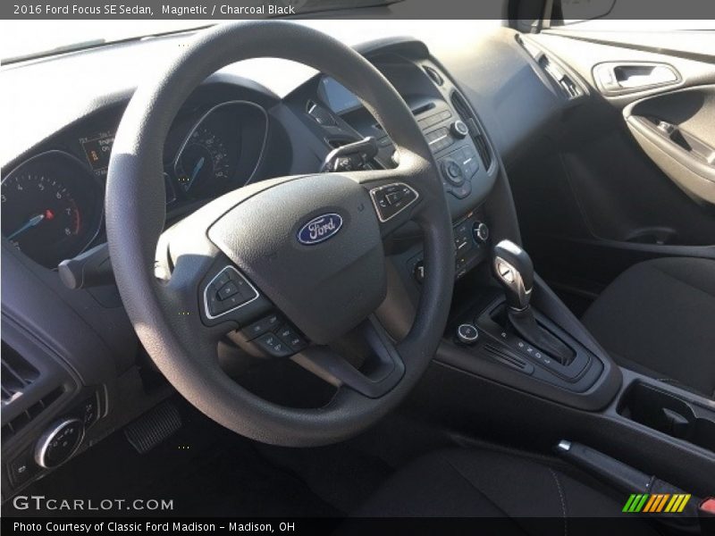 Magnetic / Charcoal Black 2016 Ford Focus SE Sedan