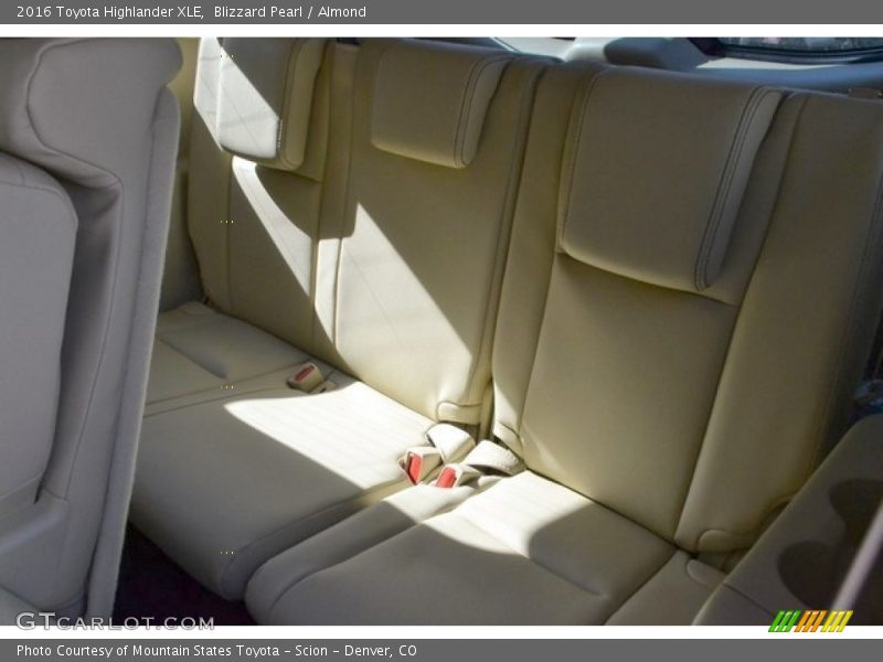 Blizzard Pearl / Almond 2016 Toyota Highlander XLE