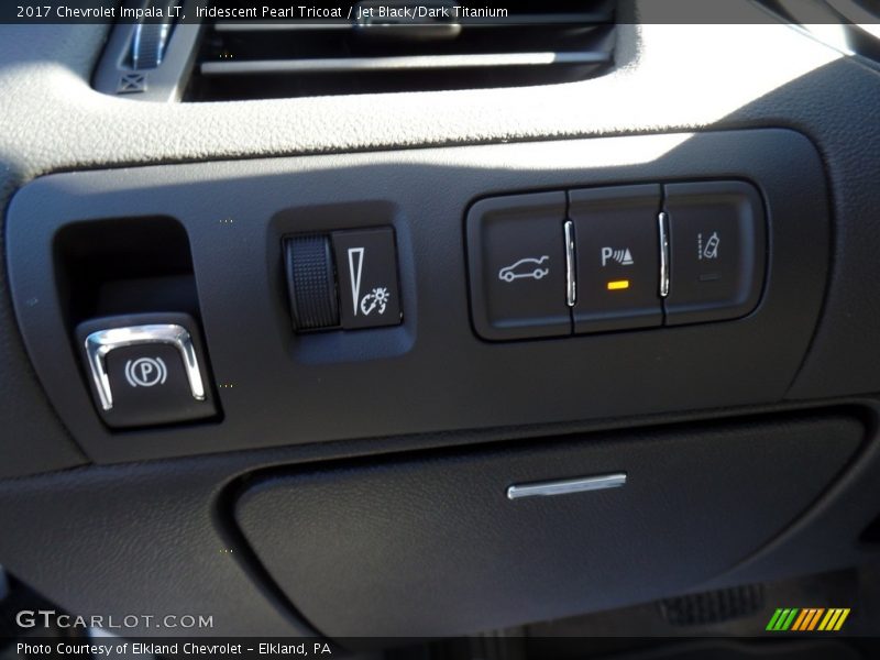 Iridescent Pearl Tricoat / Jet Black/Dark Titanium 2017 Chevrolet Impala LT