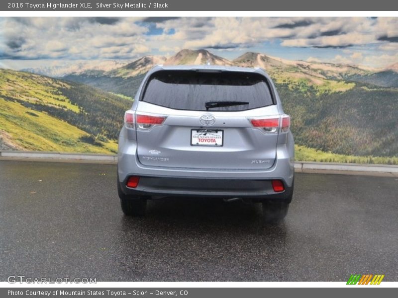 Silver Sky Metallic / Black 2016 Toyota Highlander XLE