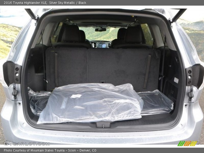 Silver Sky Metallic / Black 2016 Toyota Highlander XLE
