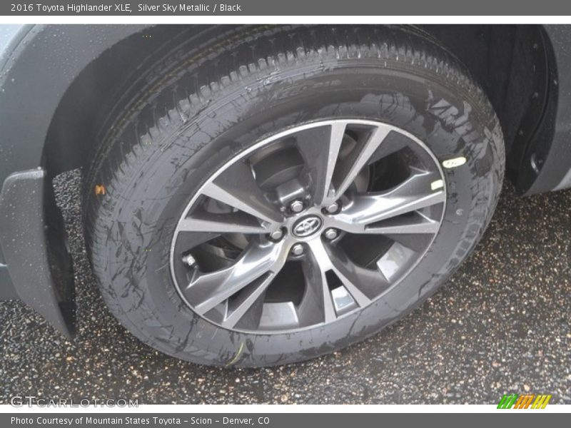 Silver Sky Metallic / Black 2016 Toyota Highlander XLE