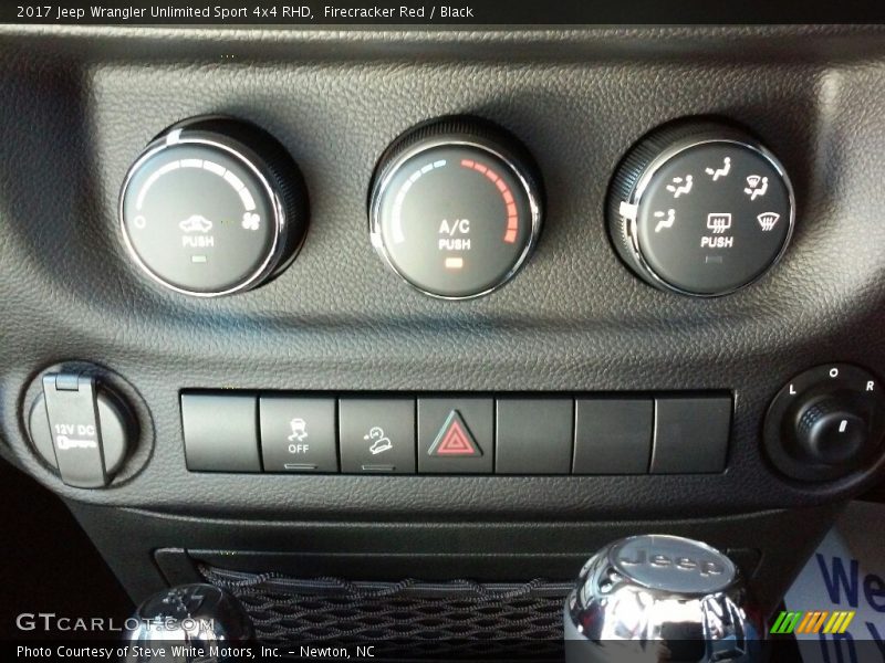Controls of 2017 Wrangler Unlimited Sport 4x4 RHD