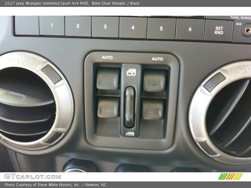 Controls of 2017 Wrangler Unlimited Sport 4x4 RHD