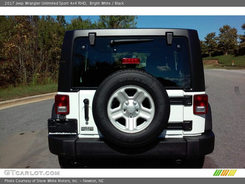 Bright White / Black 2017 Jeep Wrangler Unlimited Sport 4x4 RHD