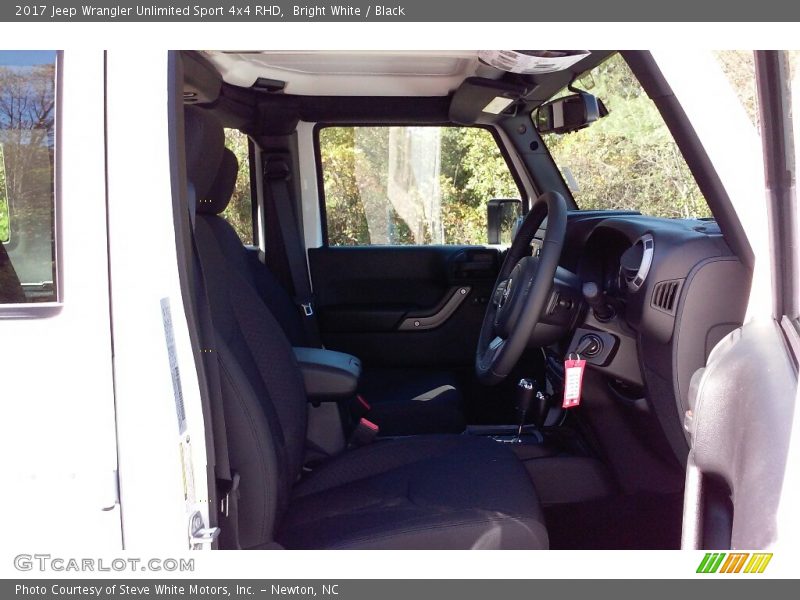 Bright White / Black 2017 Jeep Wrangler Unlimited Sport 4x4 RHD