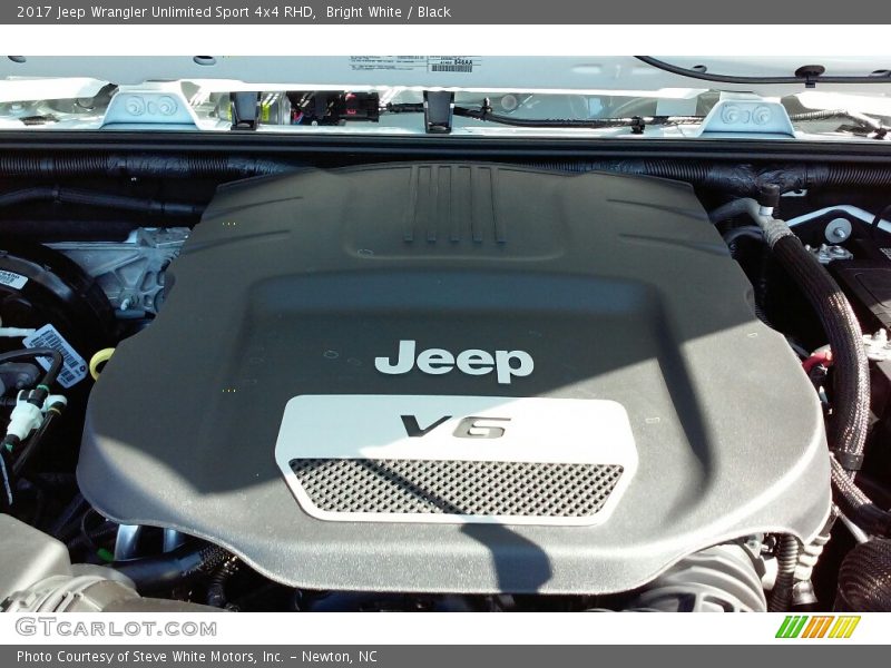Bright White / Black 2017 Jeep Wrangler Unlimited Sport 4x4 RHD