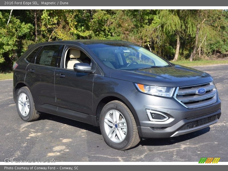 Front 3/4 View of 2016 Edge SEL