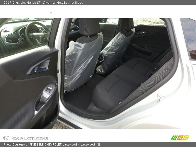 Silver Ice Metallic / Jet Black 2017 Chevrolet Malibu LT