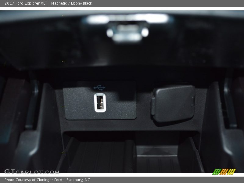 Magnetic / Ebony Black 2017 Ford Explorer XLT