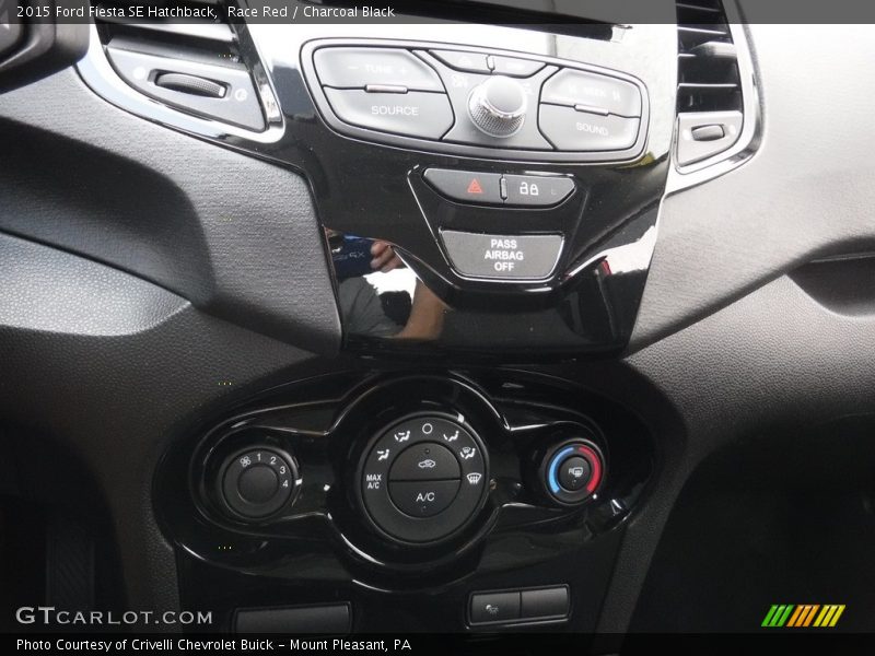 Race Red / Charcoal Black 2015 Ford Fiesta SE Hatchback