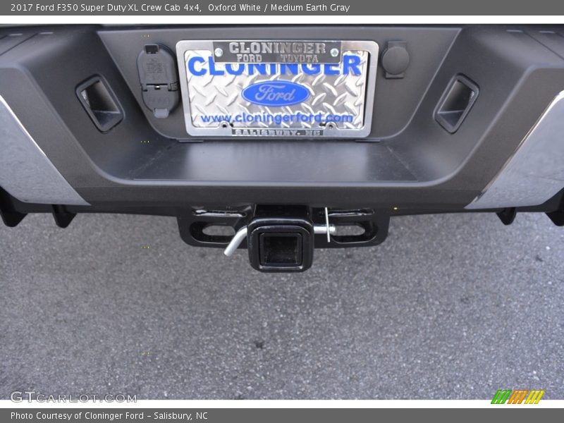 Oxford White / Medium Earth Gray 2017 Ford F350 Super Duty XL Crew Cab 4x4