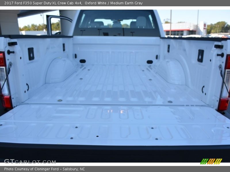  2017 F350 Super Duty XL Crew Cab 4x4 Trunk