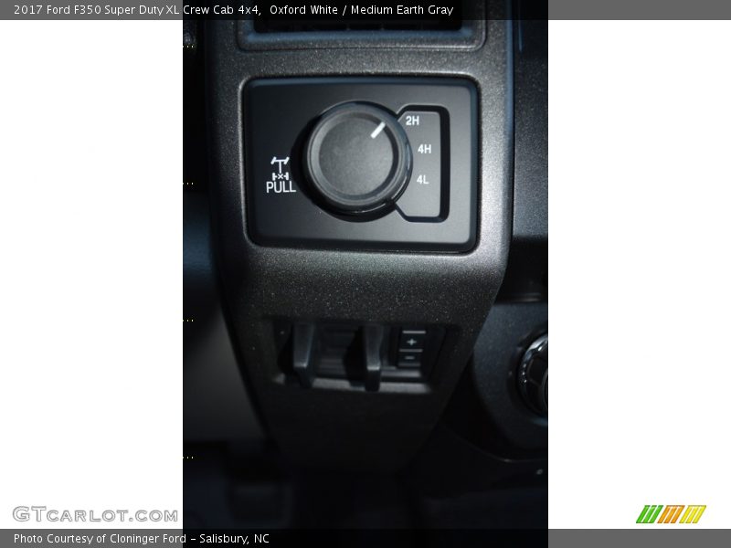 Controls of 2017 F350 Super Duty XL Crew Cab 4x4