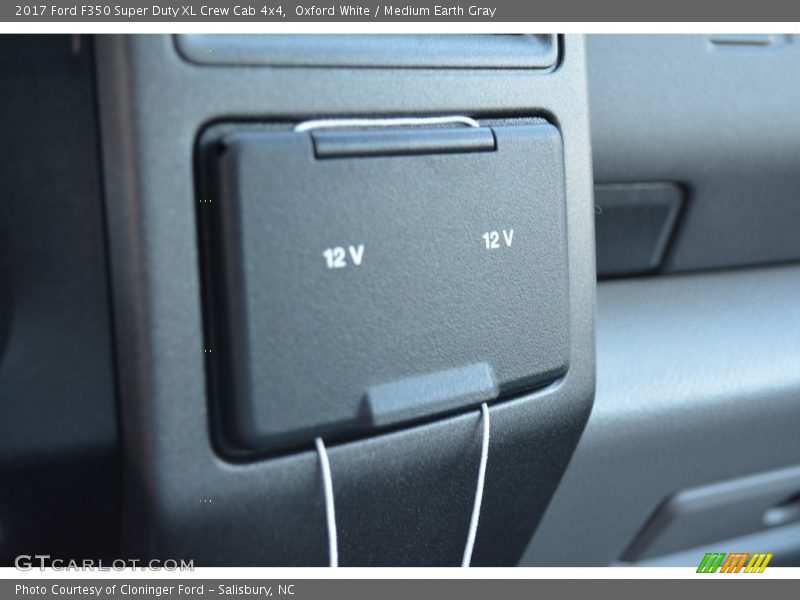 Oxford White / Medium Earth Gray 2017 Ford F350 Super Duty XL Crew Cab 4x4
