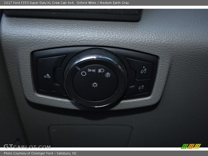 Controls of 2017 F350 Super Duty XL Crew Cab 4x4