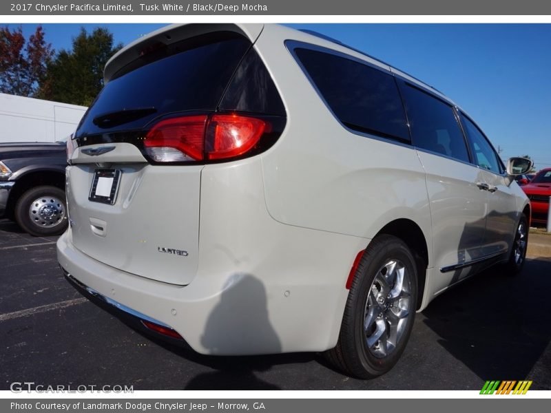 Tusk White / Black/Deep Mocha 2017 Chrysler Pacifica Limited