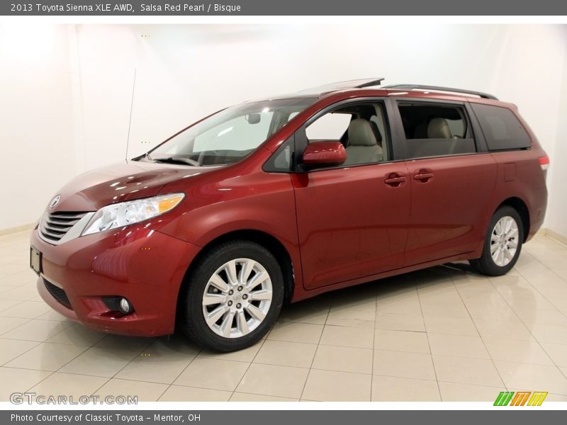 Front 3/4 View of 2013 Sienna XLE AWD
