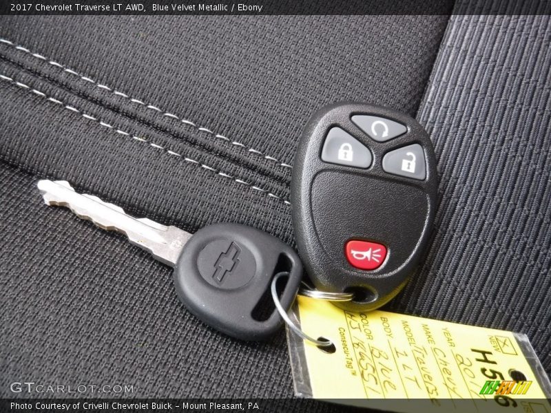 Blue Velvet Metallic / Ebony 2017 Chevrolet Traverse LT AWD