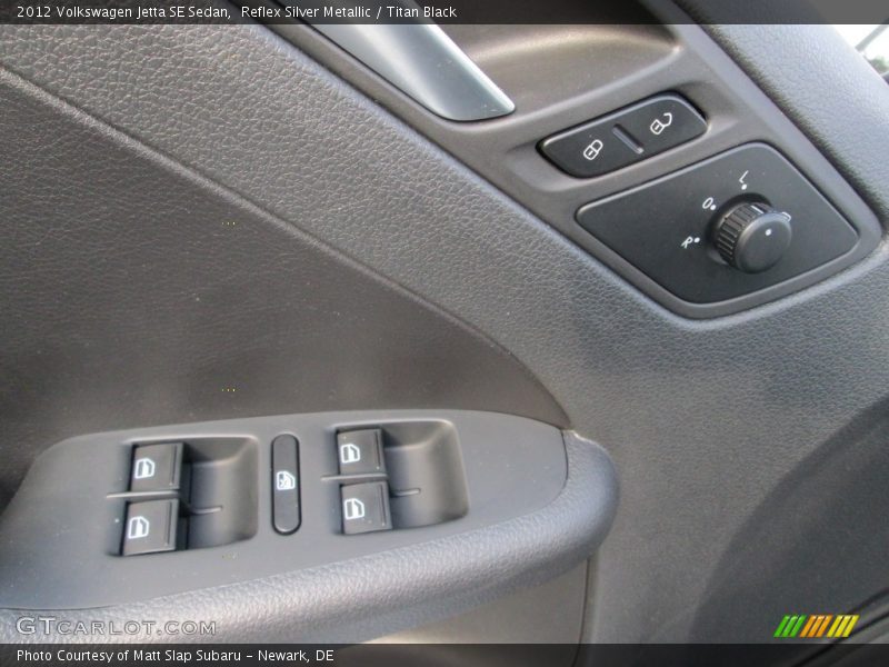 Reflex Silver Metallic / Titan Black 2012 Volkswagen Jetta SE Sedan