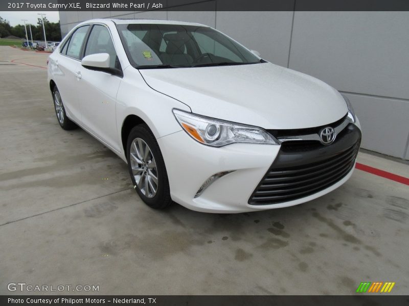 Blizzard White Pearl / Ash 2017 Toyota Camry XLE