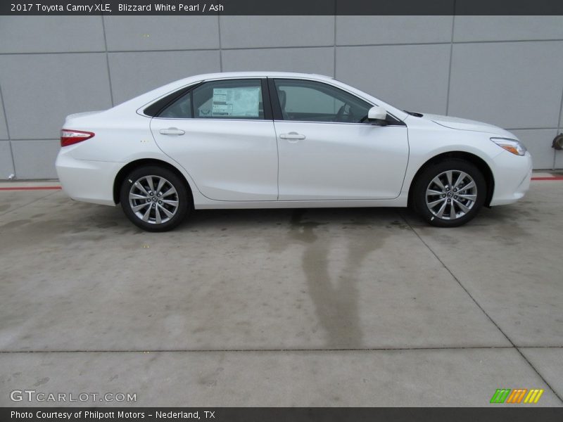 Blizzard White Pearl / Ash 2017 Toyota Camry XLE