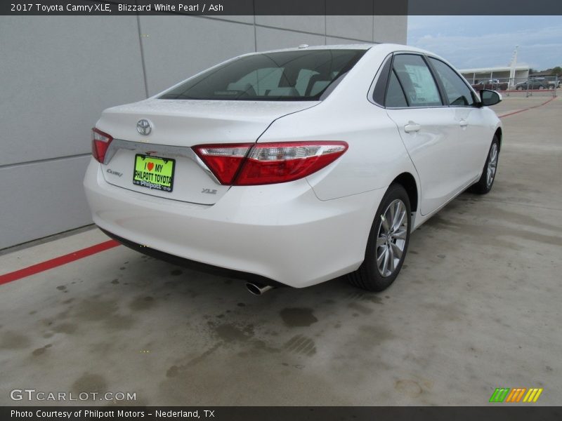 Blizzard White Pearl / Ash 2017 Toyota Camry XLE