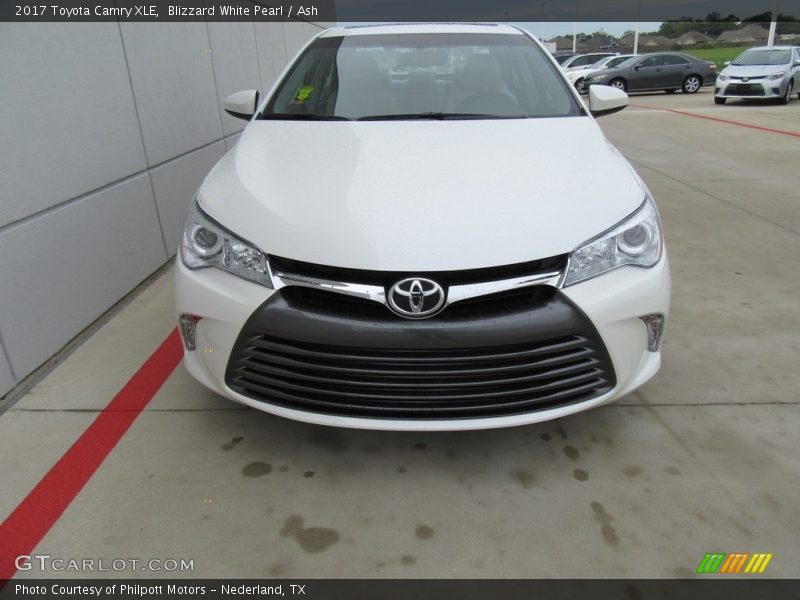 Blizzard White Pearl / Ash 2017 Toyota Camry XLE