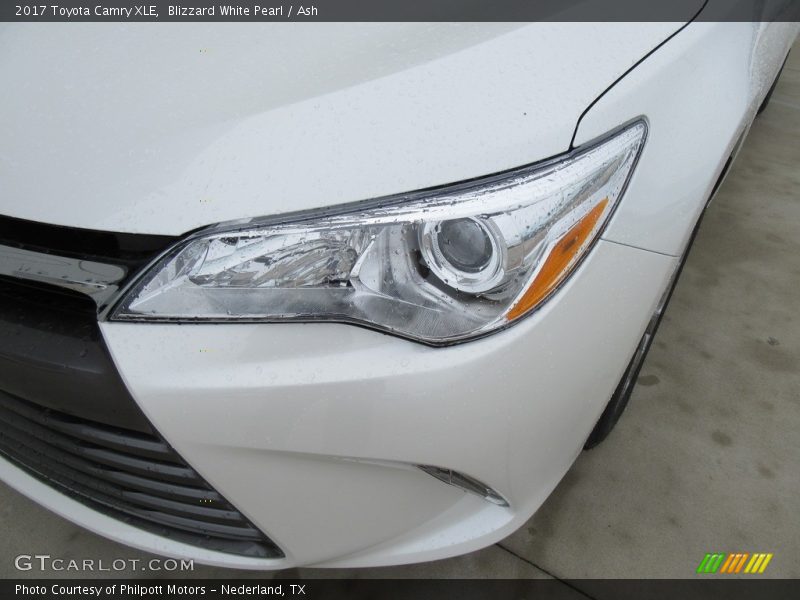 Blizzard White Pearl / Ash 2017 Toyota Camry XLE