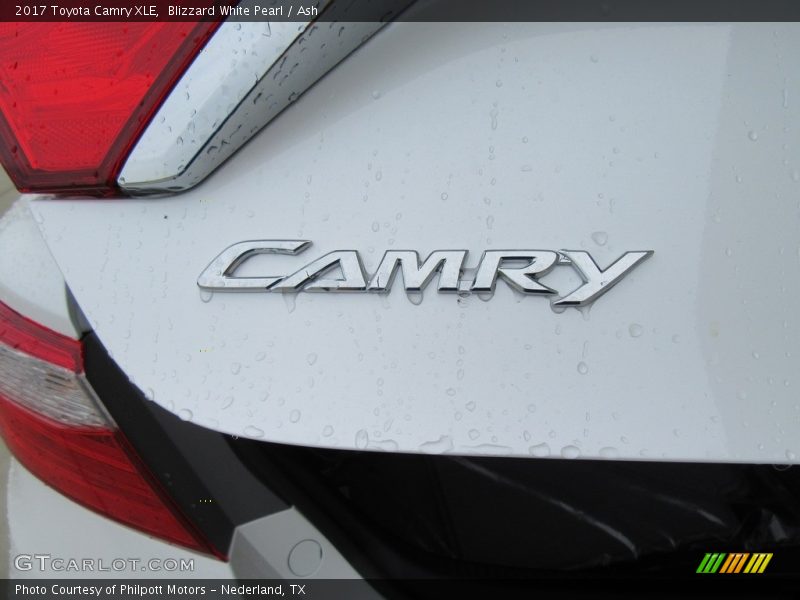 Blizzard White Pearl / Ash 2017 Toyota Camry XLE