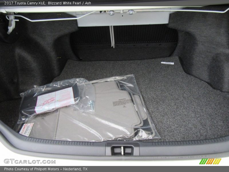 Blizzard White Pearl / Ash 2017 Toyota Camry XLE