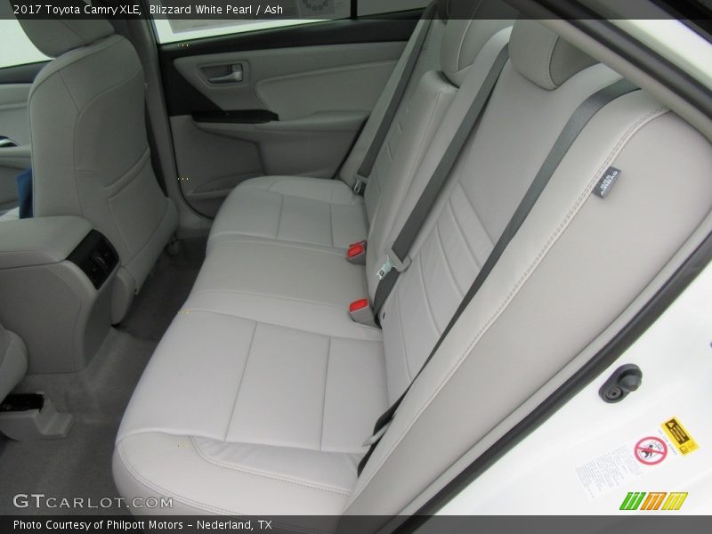 Blizzard White Pearl / Ash 2017 Toyota Camry XLE