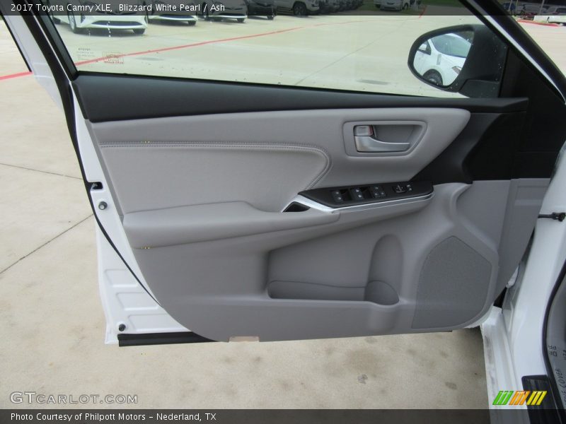 Blizzard White Pearl / Ash 2017 Toyota Camry XLE