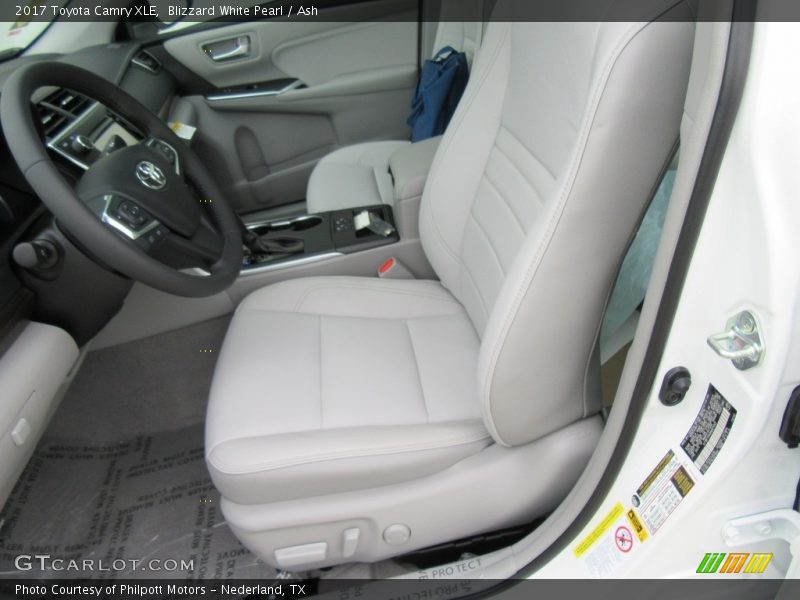 Blizzard White Pearl / Ash 2017 Toyota Camry XLE