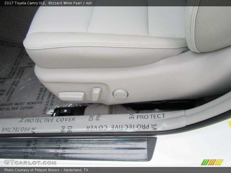 Blizzard White Pearl / Ash 2017 Toyota Camry XLE