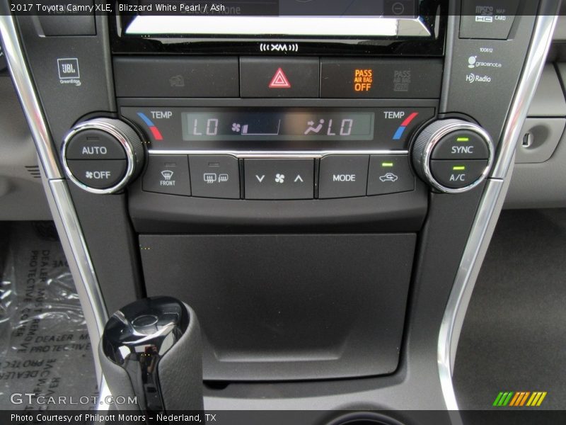 Blizzard White Pearl / Ash 2017 Toyota Camry XLE