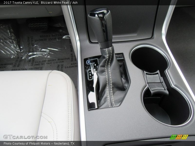 Blizzard White Pearl / Ash 2017 Toyota Camry XLE
