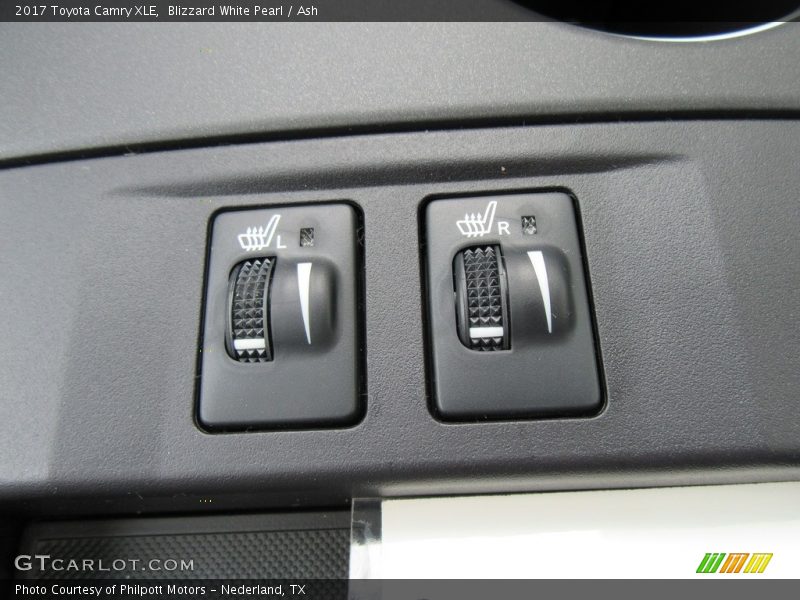 Blizzard White Pearl / Ash 2017 Toyota Camry XLE