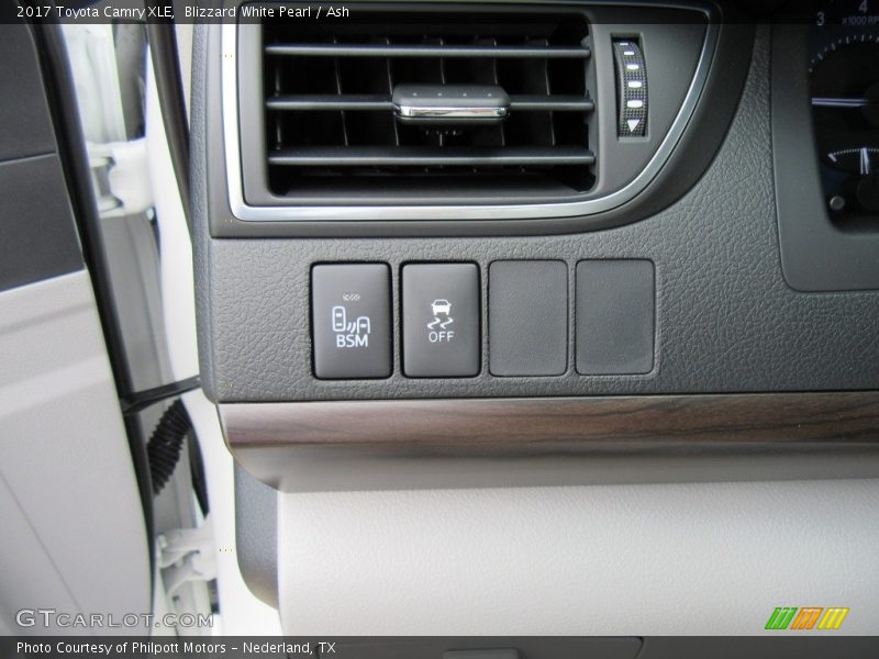 Blizzard White Pearl / Ash 2017 Toyota Camry XLE