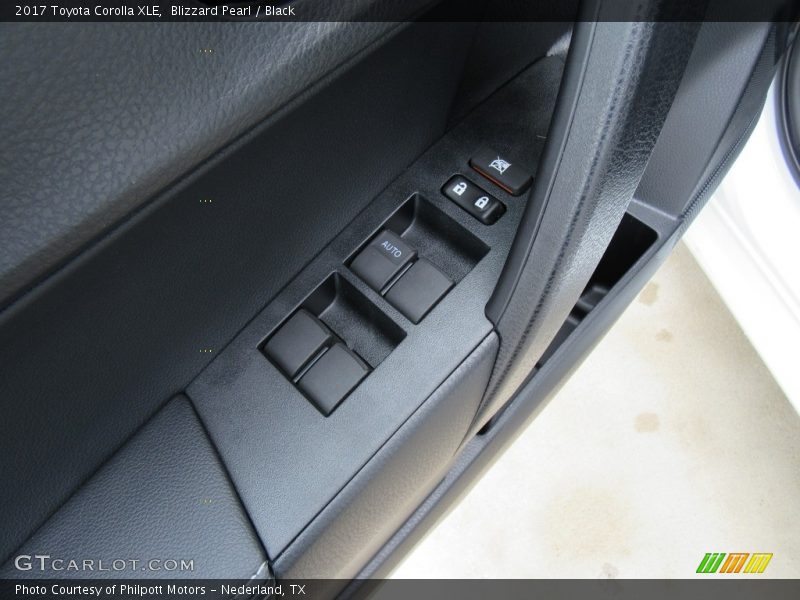 Blizzard Pearl / Black 2017 Toyota Corolla XLE