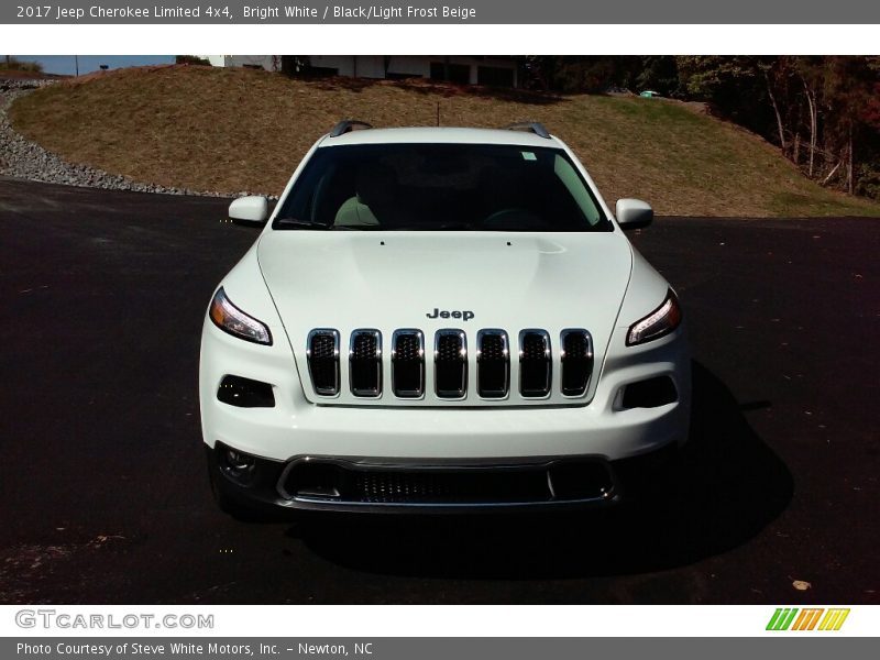 Bright White / Black/Light Frost Beige 2017 Jeep Cherokee Limited 4x4