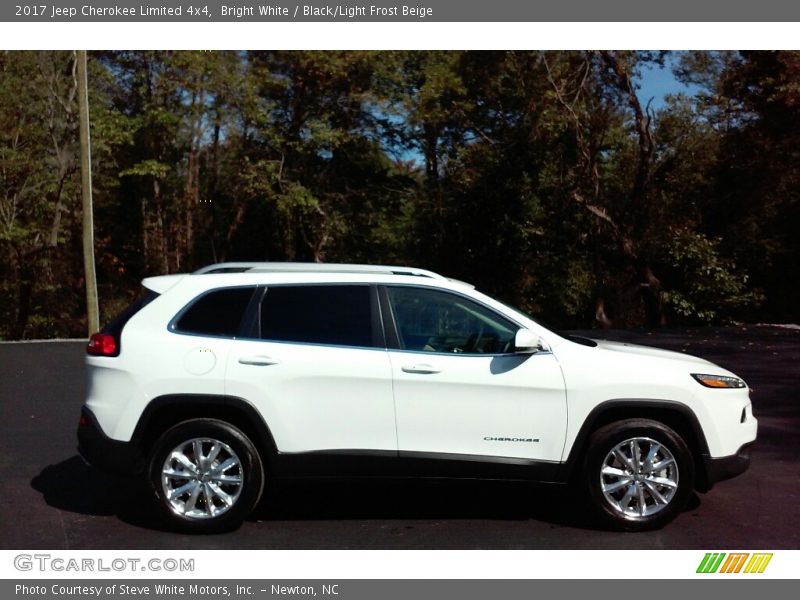 Bright White / Black/Light Frost Beige 2017 Jeep Cherokee Limited 4x4