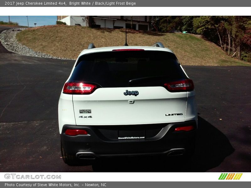Bright White / Black/Light Frost Beige 2017 Jeep Cherokee Limited 4x4