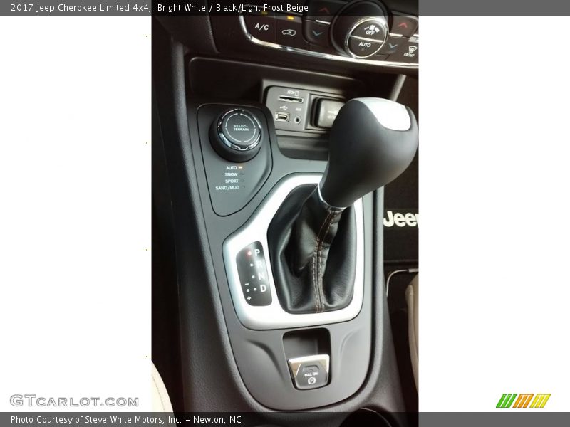 Bright White / Black/Light Frost Beige 2017 Jeep Cherokee Limited 4x4