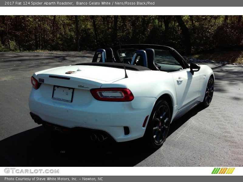 Bianco Gelato White / Nero/Rosso Black/Red 2017 Fiat 124 Spider Abarth Roadster