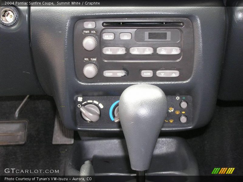 Summit White / Graphite 2004 Pontiac Sunfire Coupe
