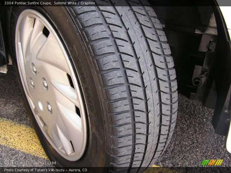 Summit White / Graphite 2004 Pontiac Sunfire Coupe