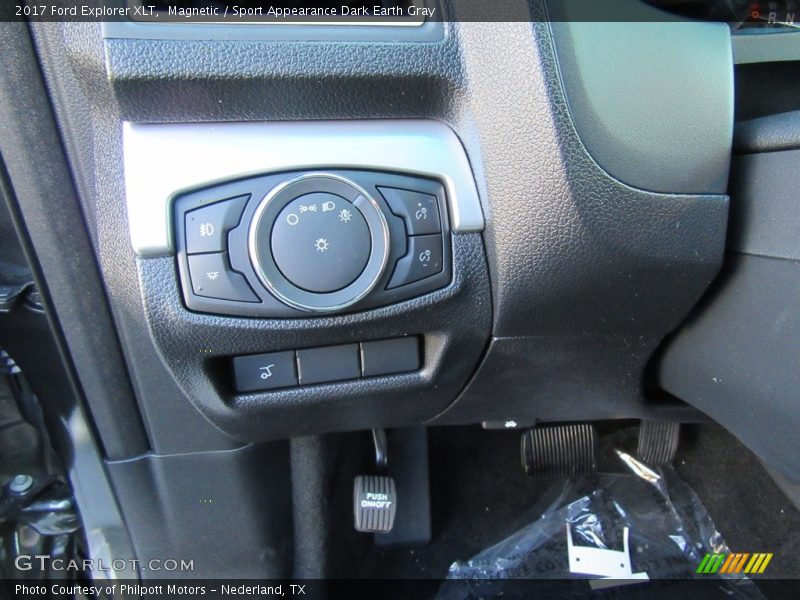 Magnetic / Sport Appearance Dark Earth Gray 2017 Ford Explorer XLT