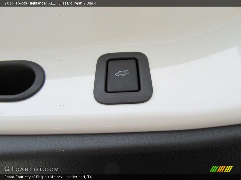 Blizzard Pearl / Black 2016 Toyota Highlander XLE